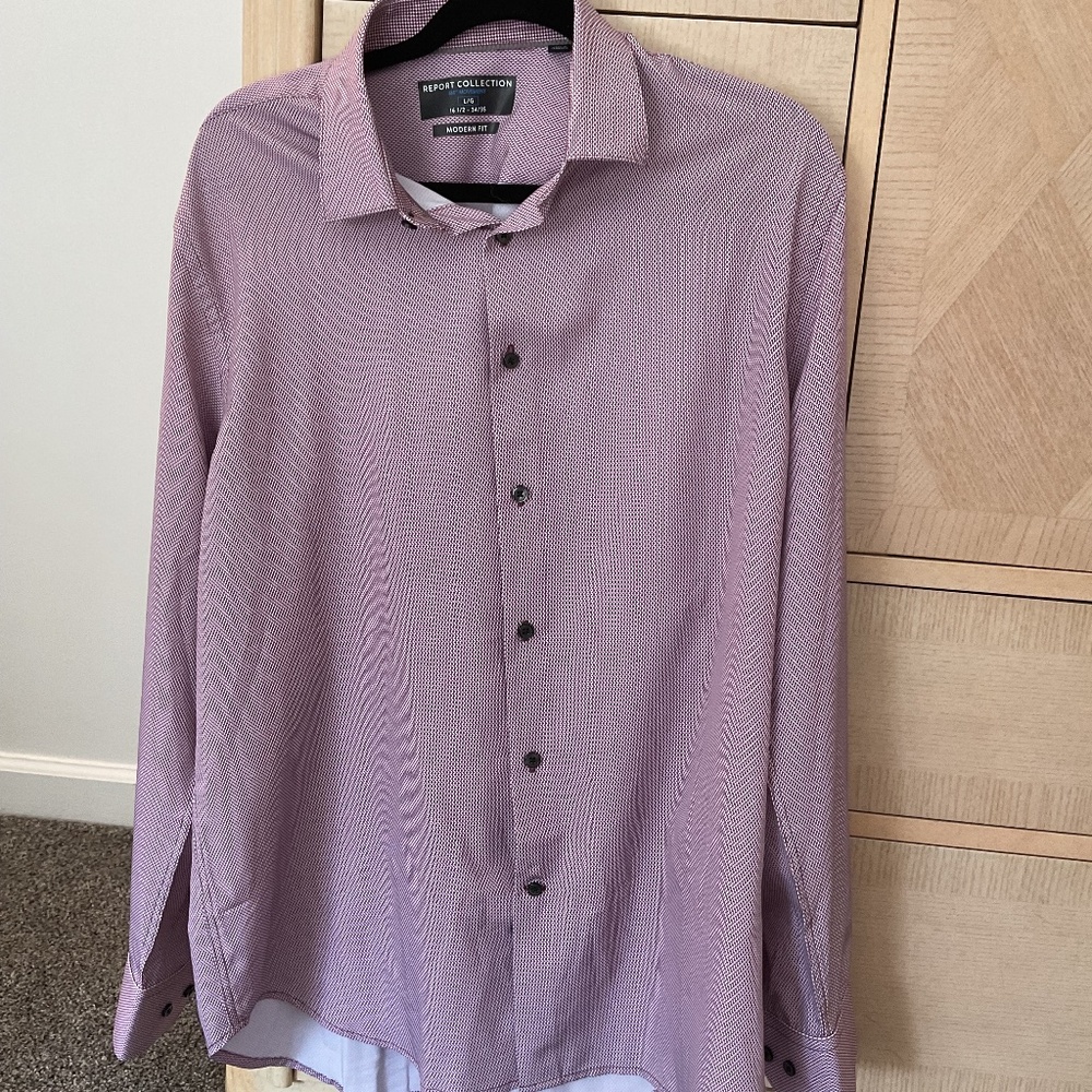 Men’s maroon patterned dress shirt